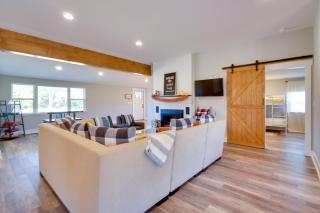 Scenic Home on 20-Acre Farm Families Welcome - 5