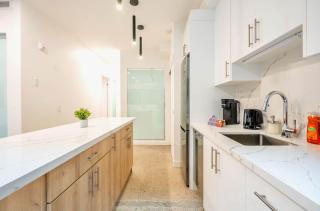 The Roland - Peaceful 2BR Basement Suite Near Downtown Toronto - 1