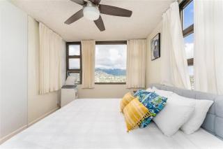 Waikiki Banyan #3013 - Tower 2 - 4