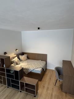 Stylish 2-Bedroom Escape - Near City Center - 7