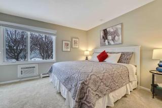 Luxe Hilltop Getaway Golf Front and Private Deck - 2