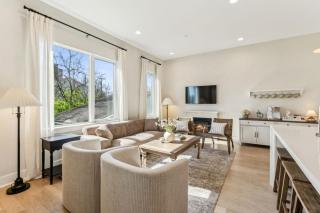 Rooftop, Firepit, King, Smart TVs, 6min drive to Broadway - 5