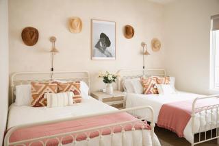 Rooftop, Firepit, King, Smart TVs, 6min drive to Broadway - 7