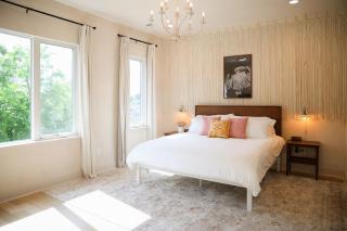 Rooftop, Firepit, King, Smart TVs, 6min drive to Broadway - 8