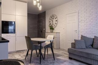 Modern Apartment with Balcony and Garage – Mokotów - 8