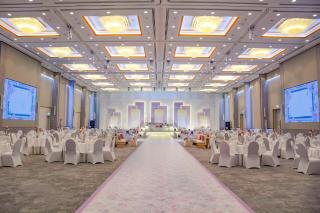 Crowne Plaza Bahrain by IHG - 8