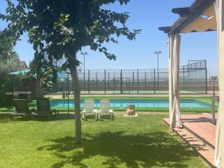 Precioso chalet con piscina y pista de padel - 8