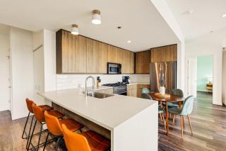 Luxurious 3BD Penthouse l Private Patio l Gym l Stunning Rooftop - 8