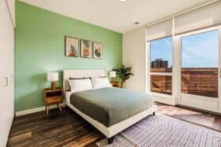 Luxurious 3BD Penthouse l Private Patio l Gym l Stunning Rooftop - 1
