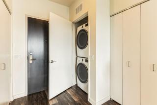 Luxurious 3BD Penthouse l Private Patio l Gym l Stunning Rooftop - 2