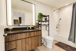 Luxurious 3BD Penthouse l Private Patio l Gym l Stunning Rooftop - 4