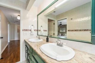 21 Guest Retreat 2StorySlide Golf Sim HtdPool - 1