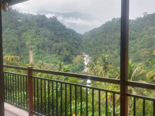 Linn View Home Stay Munnar - 9