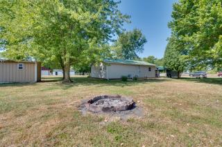 9 Mi to Effingham Pet-Friendly Rural Escape - Montrose - 7