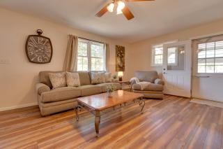 9 Mi to Effingham Pet-Friendly Rural Escape - 5
