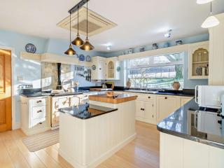 5 Bed in Windermere 93302 - 1