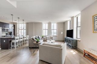 1BR Stylish Apartment With Rooftop Deck & Pool - 2