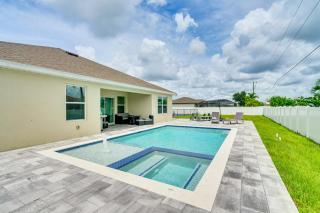 Pickleball Court, Saltwater Pool Cape Coral Home! - 0