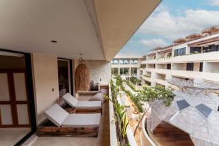 Deja Vu - Stylish 2BR Luxury Apartment with Private Pool - 2