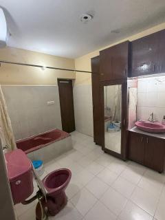 Central City Beautiful Cottage - 5