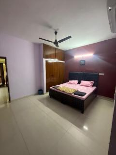 Central City Beautiful Cottage - 1