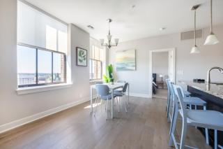 2B 2BA Luxury Downtown Suite Rooftop Deck & Gym - 4