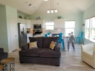 Awesome Deck, fenced yard! Pet & kid friendly! - 3