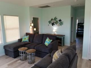 Awesome Deck, fenced yard! Pet & kid friendly! - 2