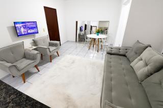 Apt3 Grande com 2 Quartos 2 cama-casal WIFI Smart TV Garagem a 1 min Rodoviaria - 0