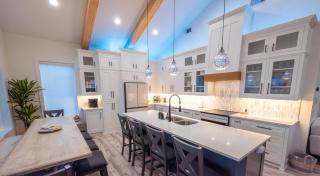 Steps2Beach 6BR for 19 w Views, Games , Karaoke! Welcome to SoundWaves! - 3
