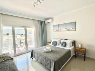 Irene Beach Front Luxury Suite - 7