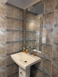 Alchemist Abode - Country Club Apartments - 4