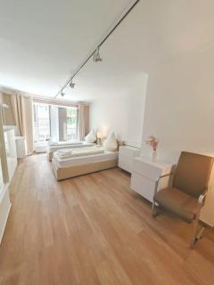 Munich Premium Guesthouse - 1