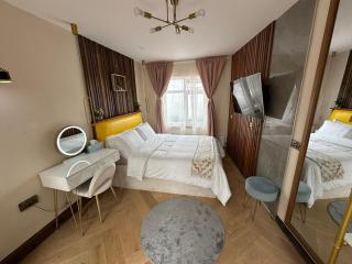 Guest suite with hot tub and sauna - 2