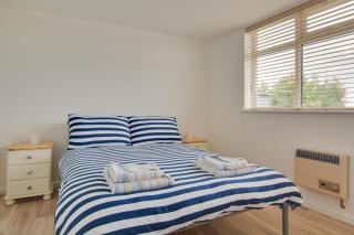 Sailing Club Bungalow - 9