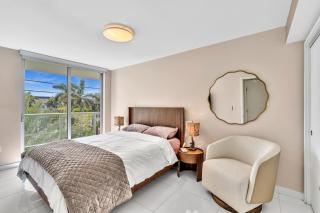Waterfront Luxury Kosher Condo with Rooftop Pool, Bay Harbor Islands - 3