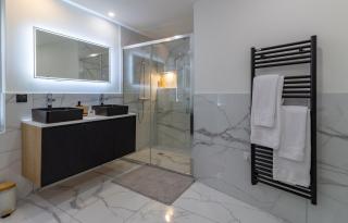 Siloé - Balnéo - Stationnement gratuit dans la rue- Gare 10 min à pied - 4