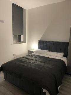 Stylish modern 2 bedroom flat 6B - 7