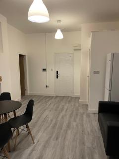 Stylish modern 2 bedroom flat 6B - 1