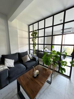 Bright apartment, excellent location - 0