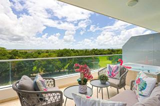 Cozy 2BD Condo, Stunning Views, Jacuzzi - 3