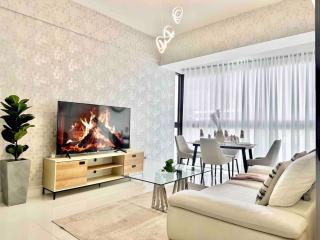 Upscale Centric Apt, City Views - 7
