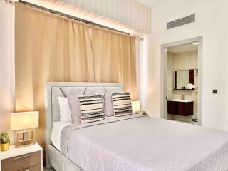 Upscale Centric Apt, City Views - 6