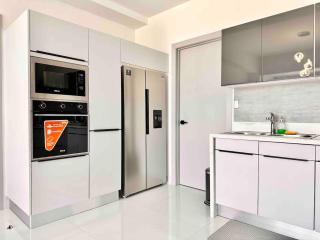 Upscale Centric Apt, City Views - 2