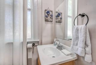 Vibrant Memphis Retreat - Steps from Local Spots - 6