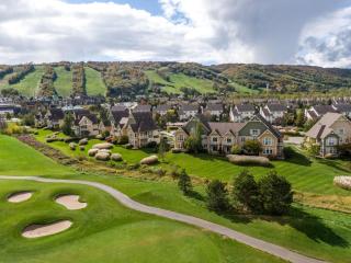 The 19th Hole at Blue with Hot Tub - 3