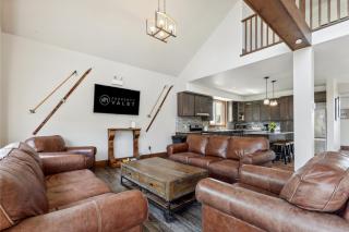 8 BR Luxury Swiss Style Chalet w Hot Tub - 7