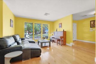Huge 6BR with Pool, Golf, Basketball, Playground and Gym - 8