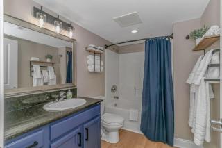 2BR Direct Oceanfront Newly Renovated on Boardwalk - 1