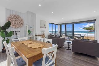 Blue Sea - Beachfront Escape - 3